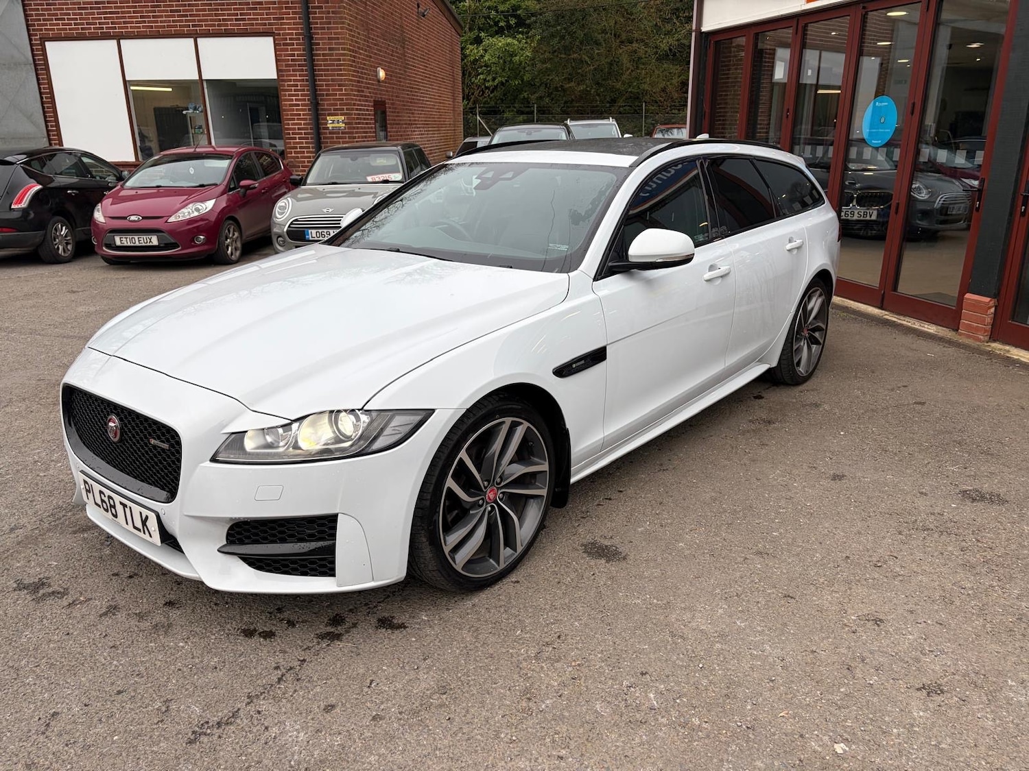 Used Jaguar XF 2018 for sale - 77747434: Photo 8