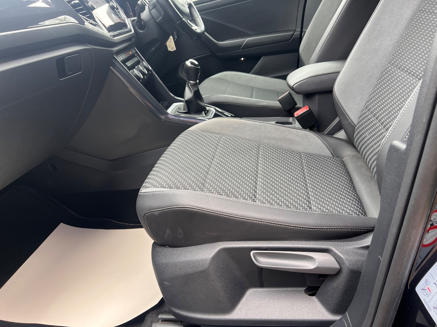 Used Volkswagen T-Roc 2019 for sale - 76120156: Photo 25