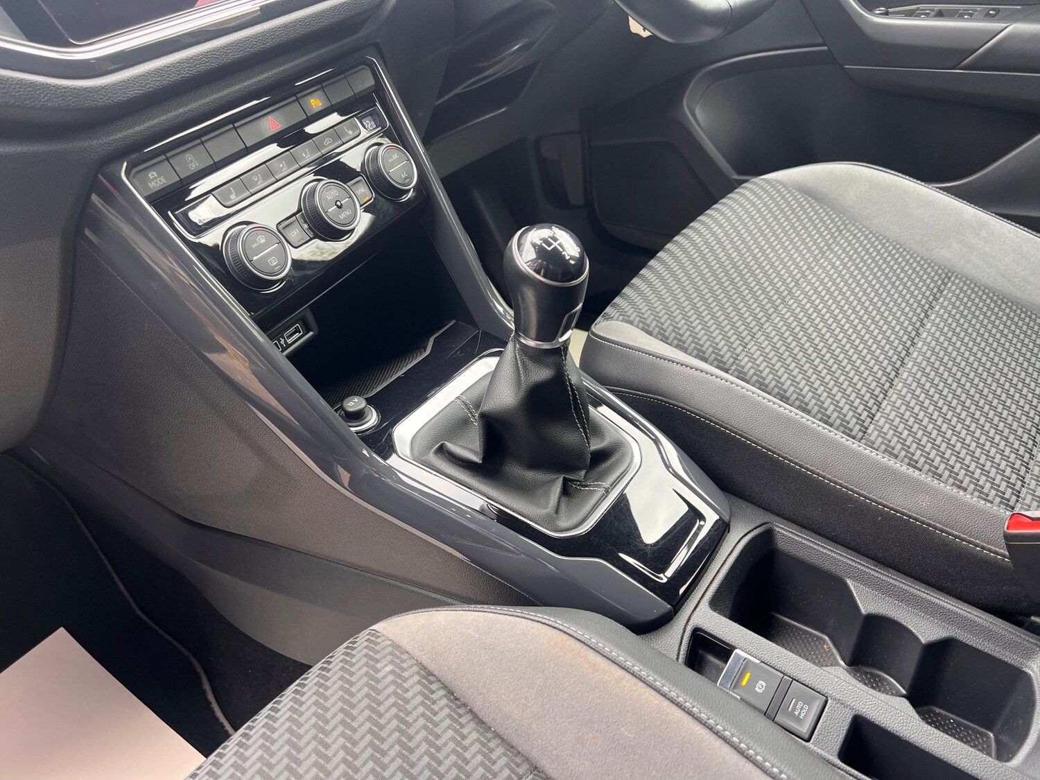 Used Volkswagen T-Roc 2019 for sale - 76120156: Photo 26