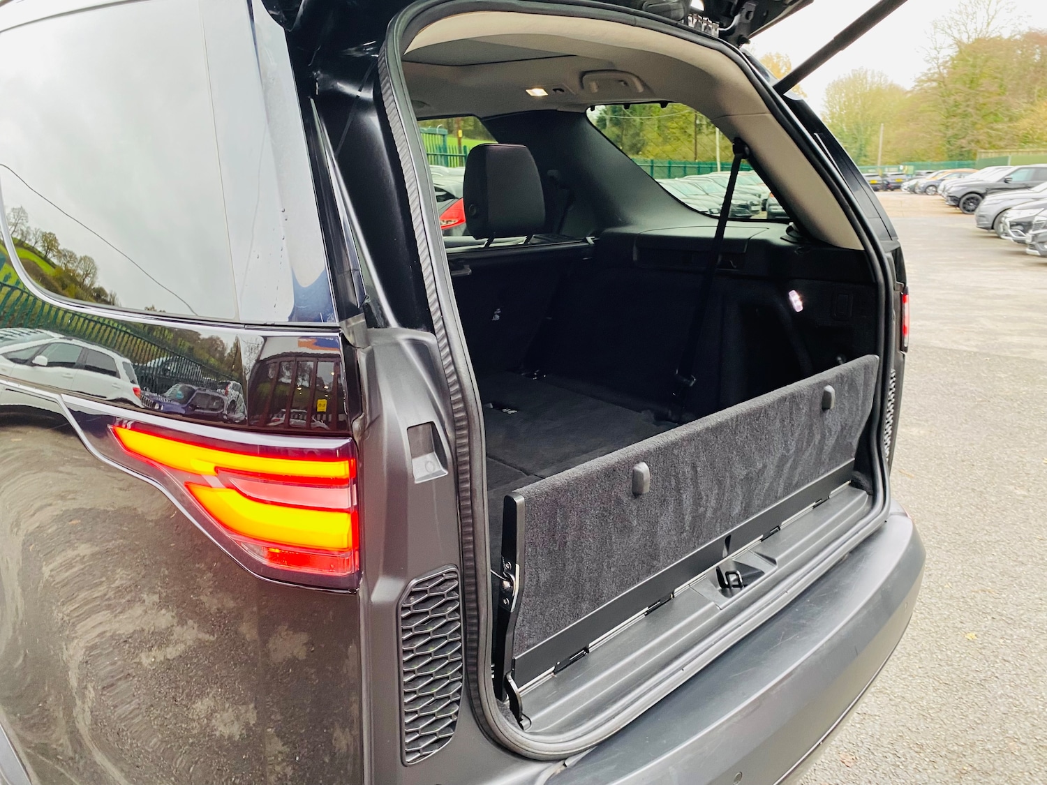 Used Land Rover Discovery 2017 for sale - 76706728: Photo 10