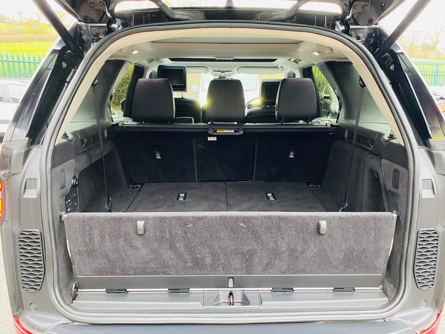 Used Land Rover Discovery 2017 for sale - 76706728: Photo 11