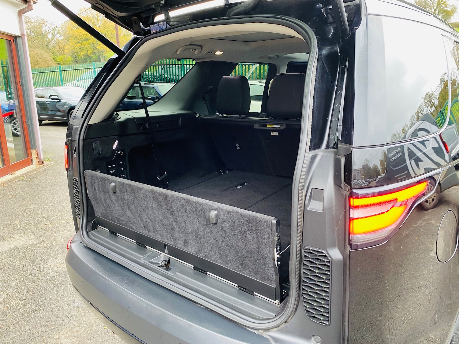 Used Land Rover Discovery 2017 for sale - 76706728: Photo 12