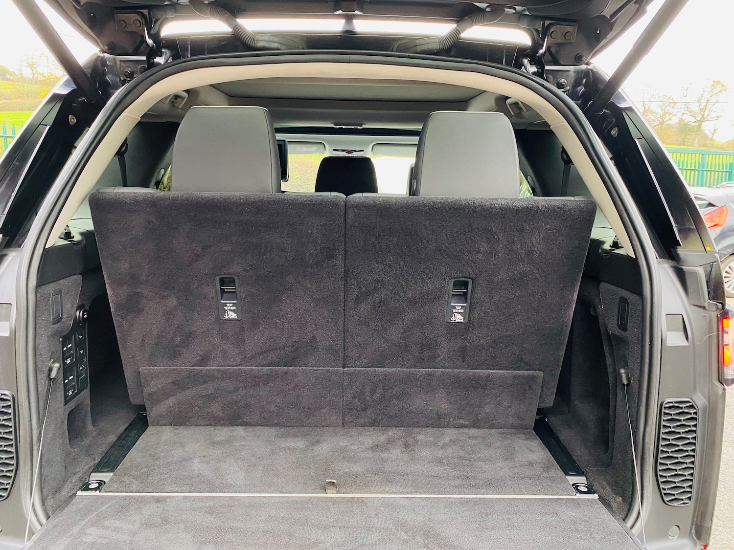 Used Land Rover Discovery 2017 for sale - 76706728: Photo 13