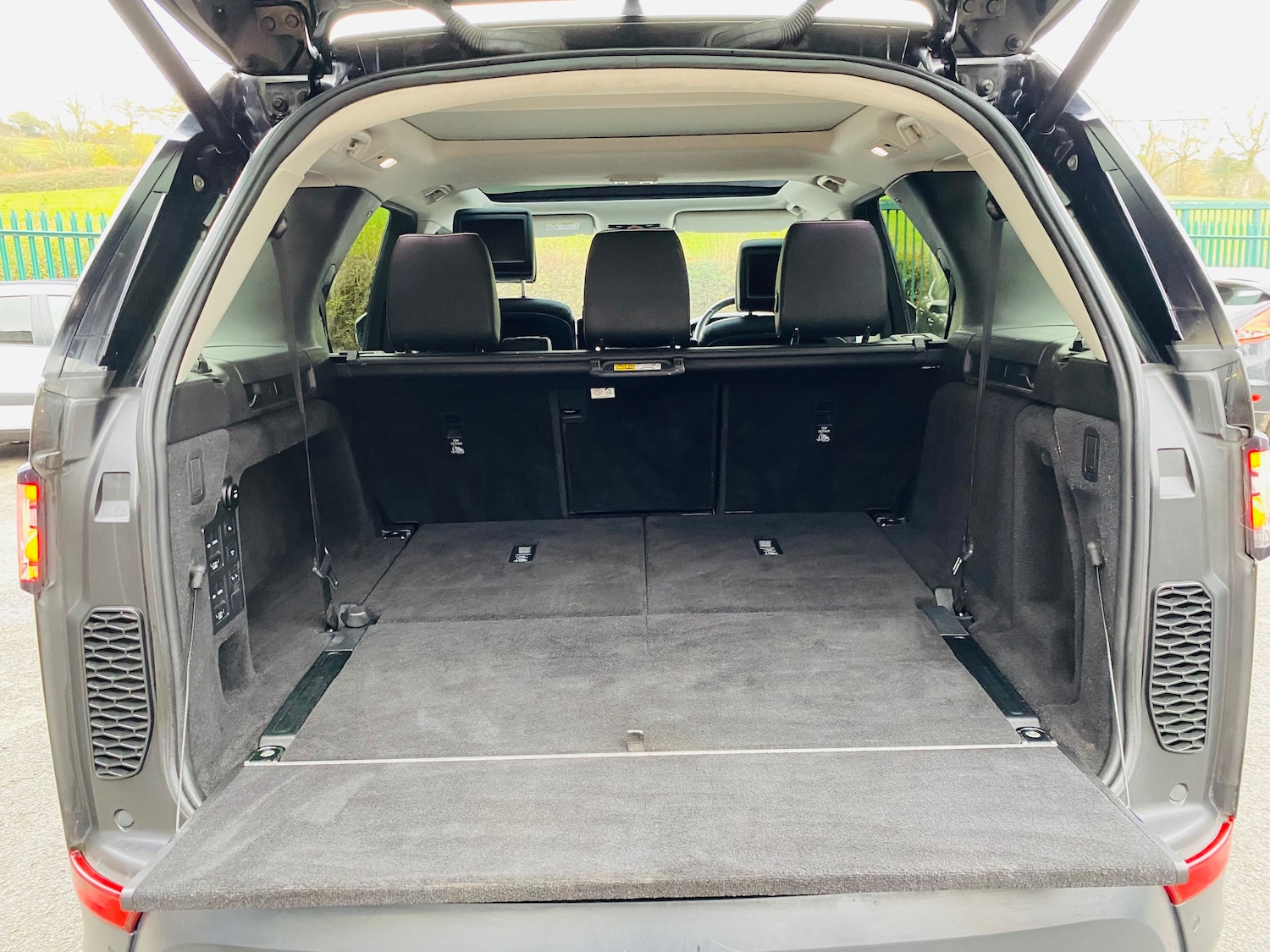 Used Land Rover Discovery 2017 for sale - 76706728: Photo 14