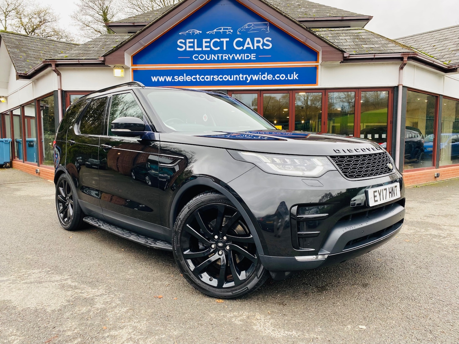 Used Land Rover Discovery 2017 for sale - 76706728: Photo 2