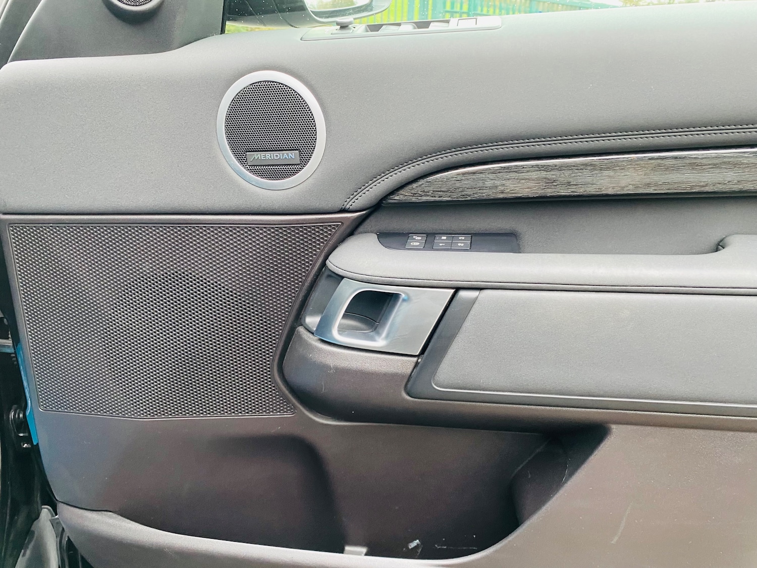 Used Land Rover Discovery 2017 for sale - 76706728: Photo 30