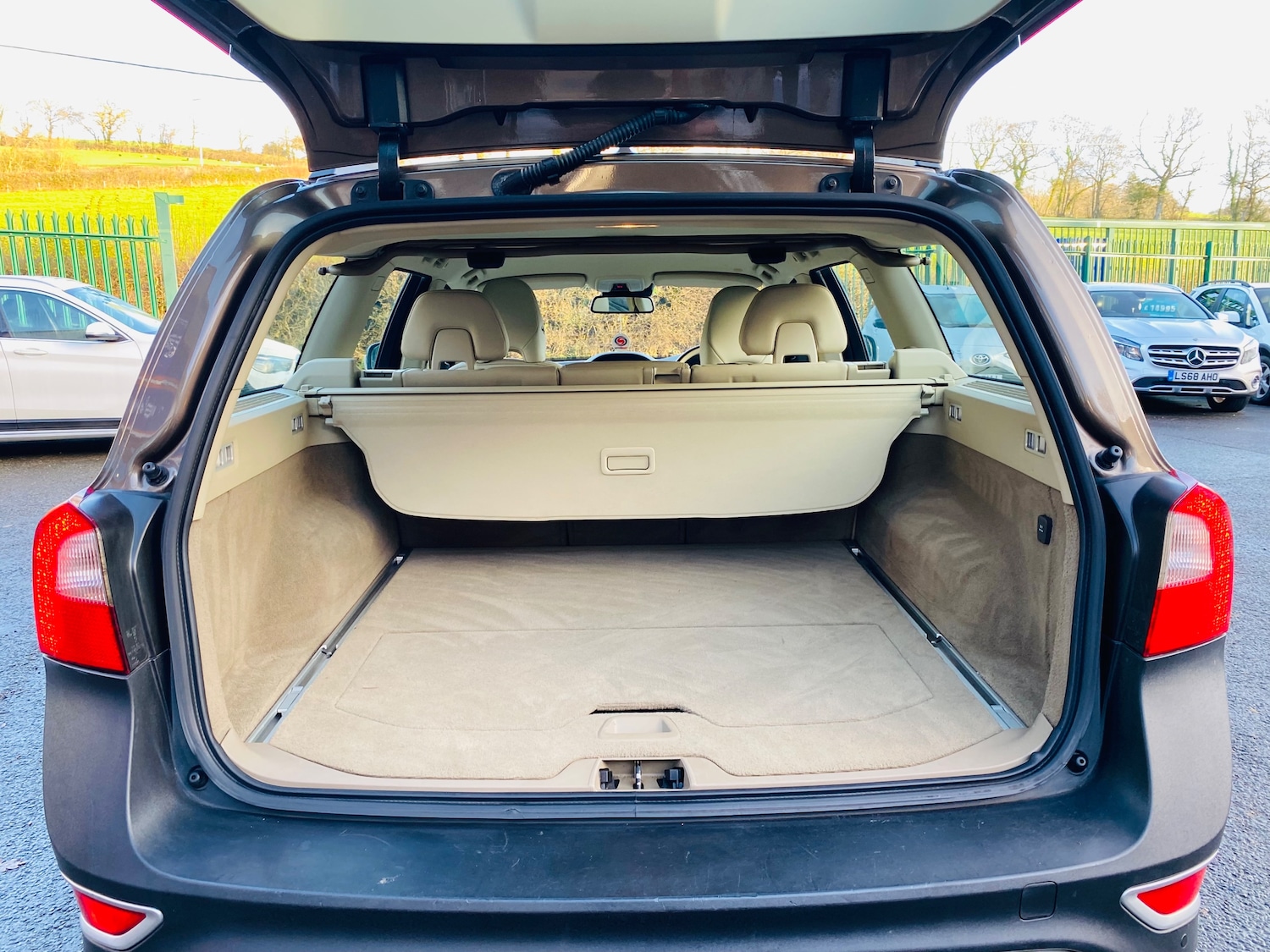 Used Volvo XC70 2012 for sale - 76892350: Photo 11