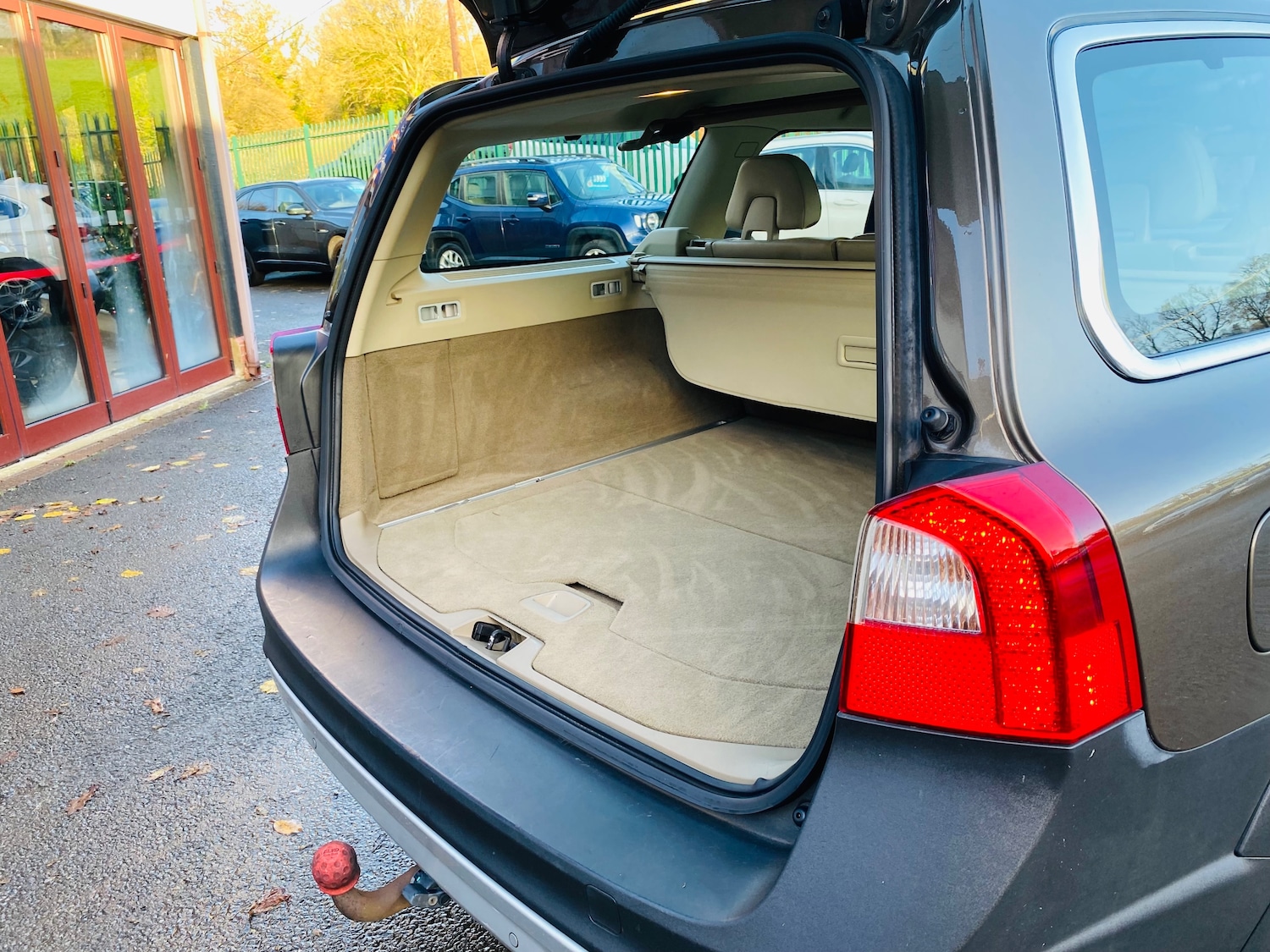 Used Volvo XC70 2012 for sale - 76892350: Photo 12