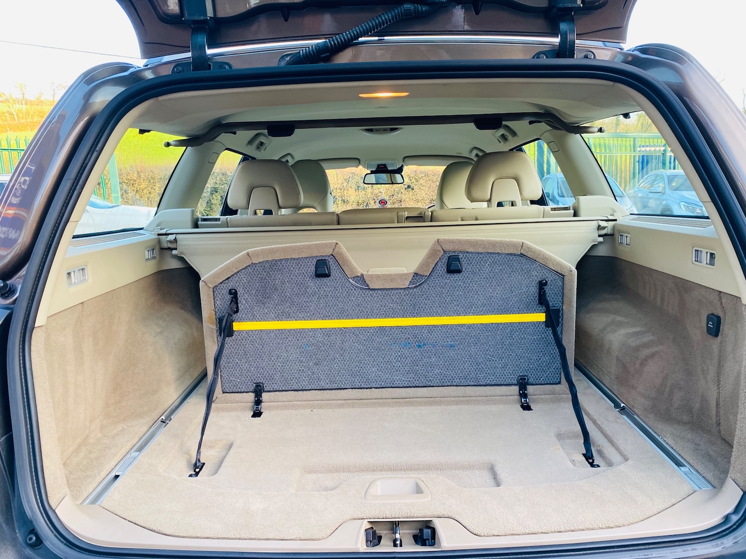 Used Volvo XC70 2012 for sale - 76892350: Photo 13