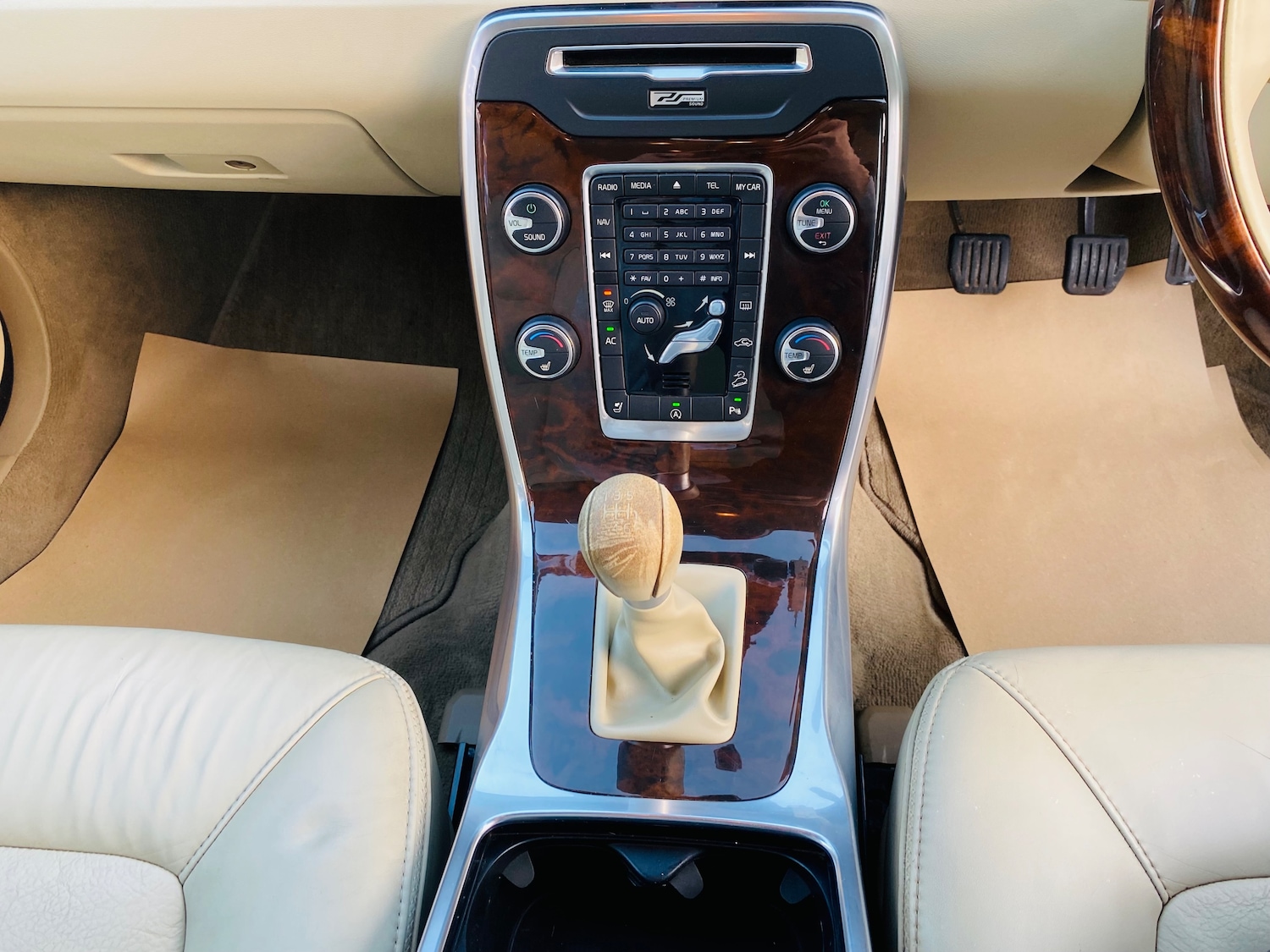 Used Volvo XC70 2012 for sale - 76892350: Photo 20