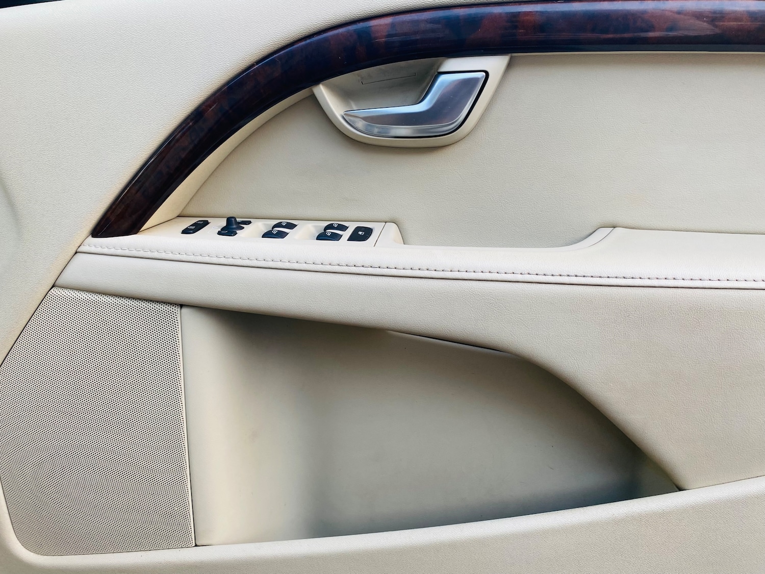 Used Volvo XC70 2012 for sale - 76892350: Photo 26