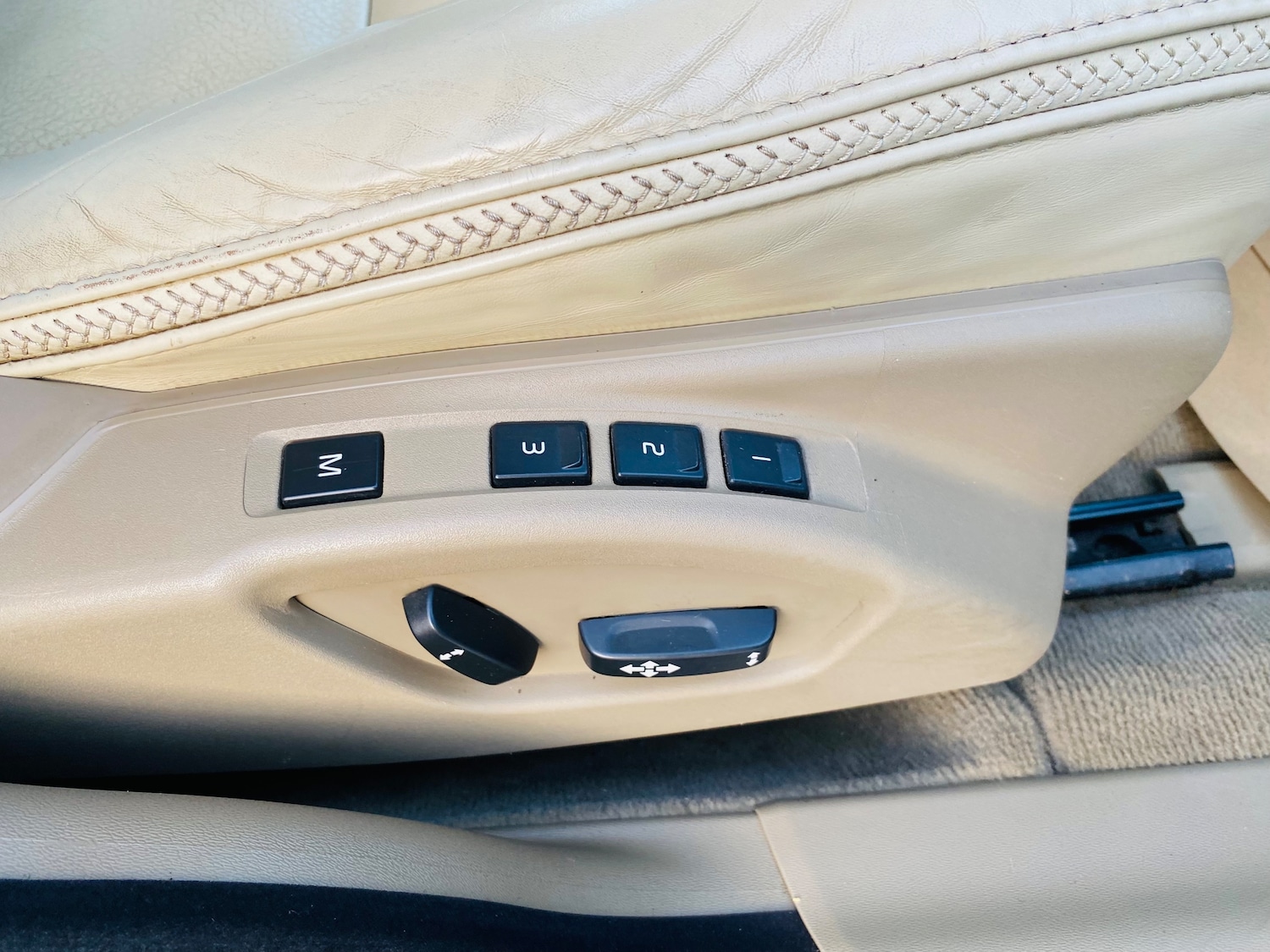 Used Volvo XC70 2012 for sale - 76892350: Photo 27