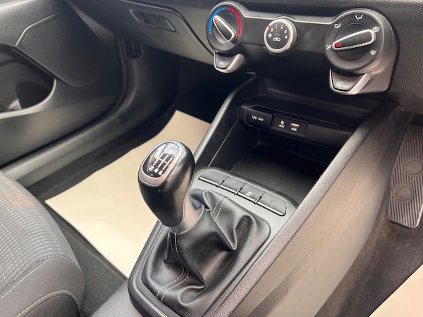 Used Kia Stonic 2018 for sale - 75995634: Photo 26