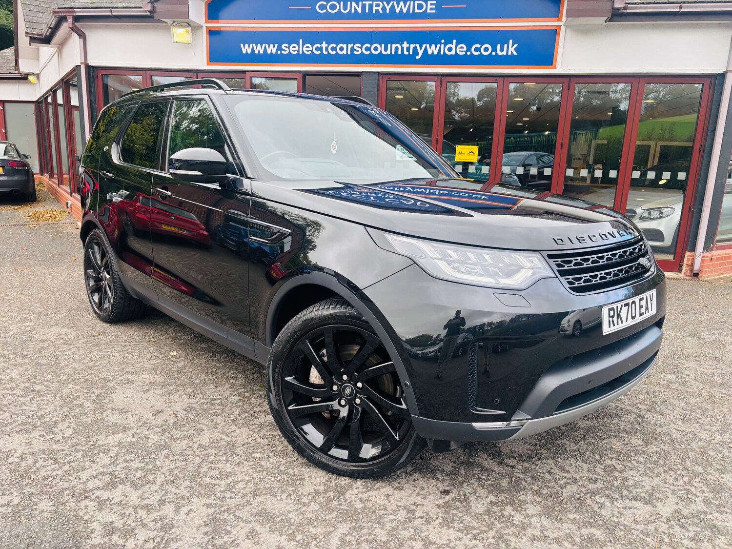 Used Land Rover Discovery 2020 for sale - 76909282: Photo 2