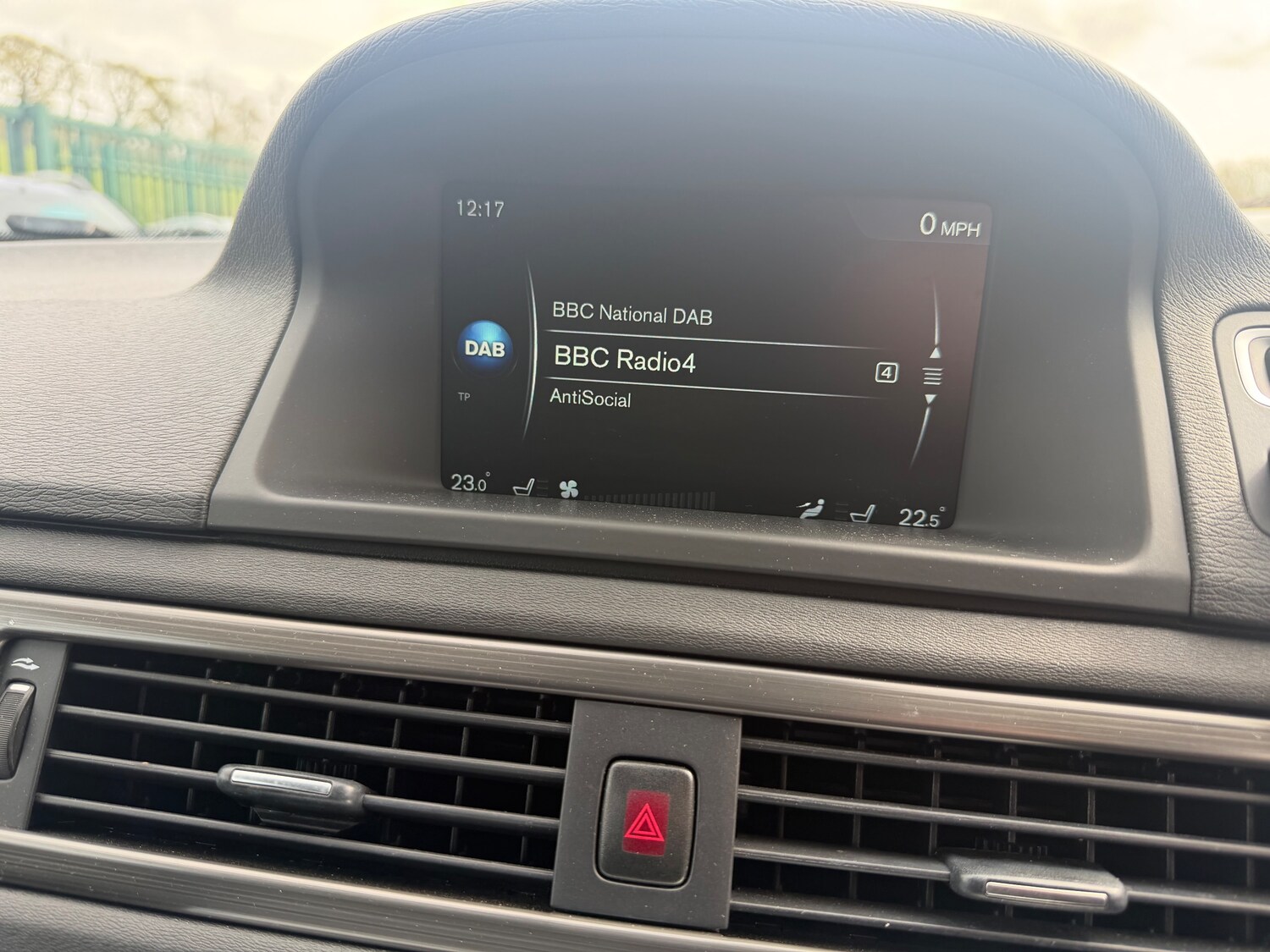 Used Volvo XC70 2015 for sale - 78197224: Photo 14