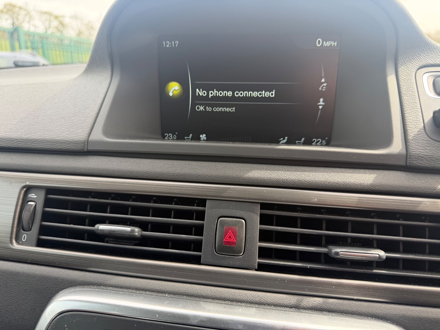 Used Volvo XC70 2015 for sale - 78197224: Photo 15