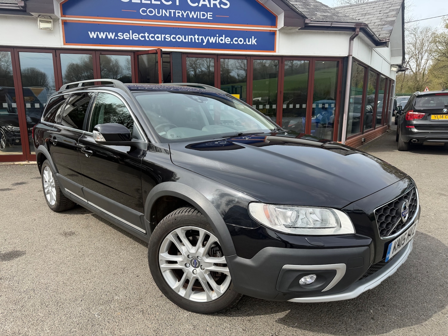 Used Volvo XC70 2015 for sale - 78197224: Photo 2
