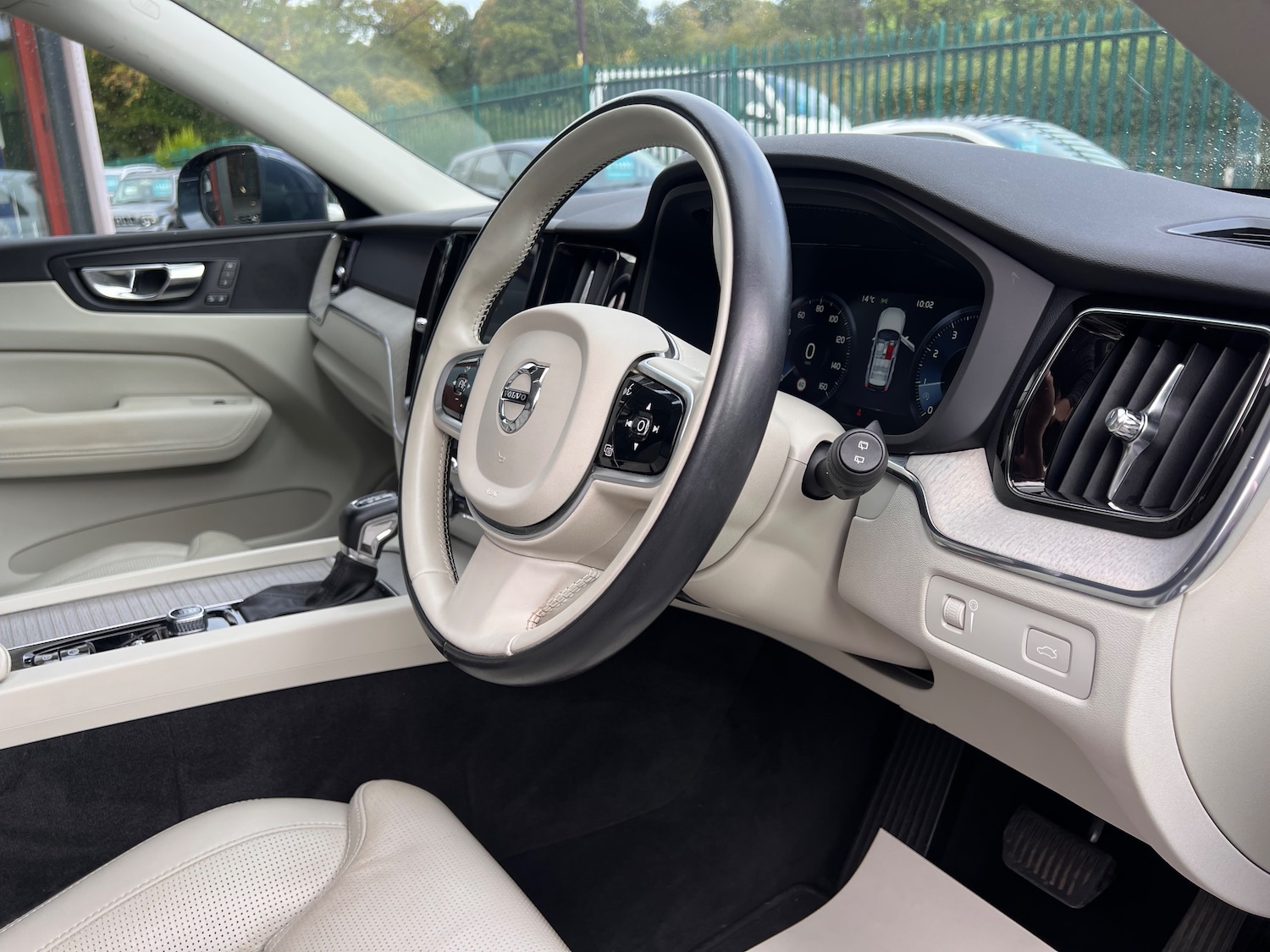 Used Volvo XC60 2017 for sale - 76087274: Photo 17