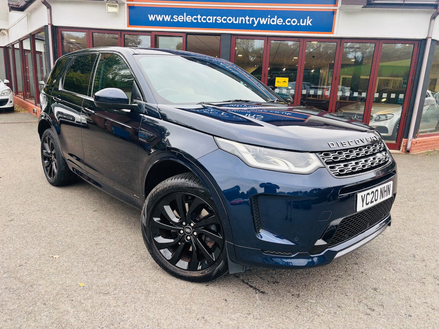Used Land Rover Discovery Sport 2020 for sale - 76236887: Photo 2