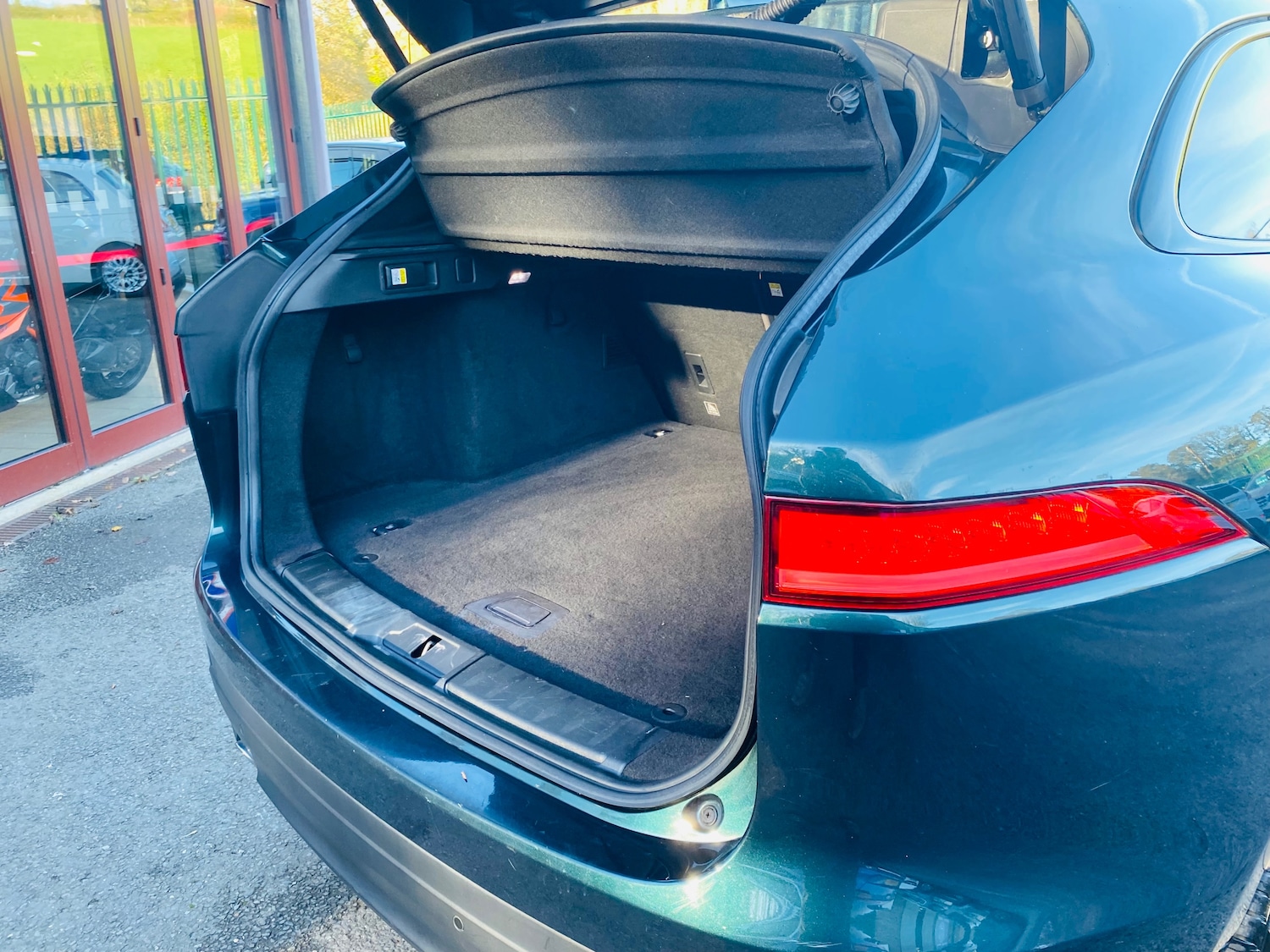 Used Jaguar F-Pace 2017 for sale - 76641649: Photo 10