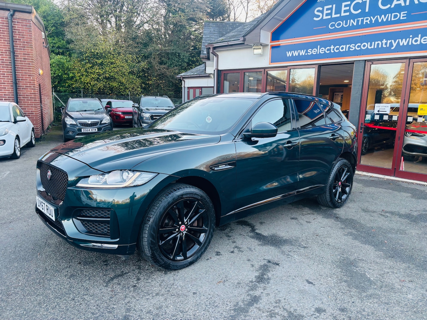 Used Jaguar F-Pace 2017 for sale - 76641649: Photo 4