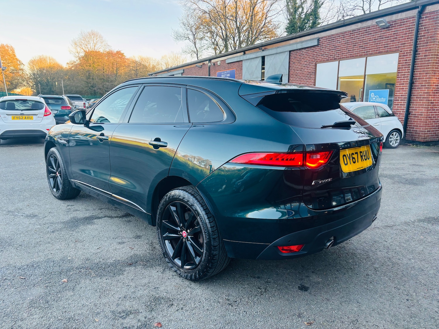 Used Jaguar F-Pace 2017 for sale - 76641649: Photo 6
