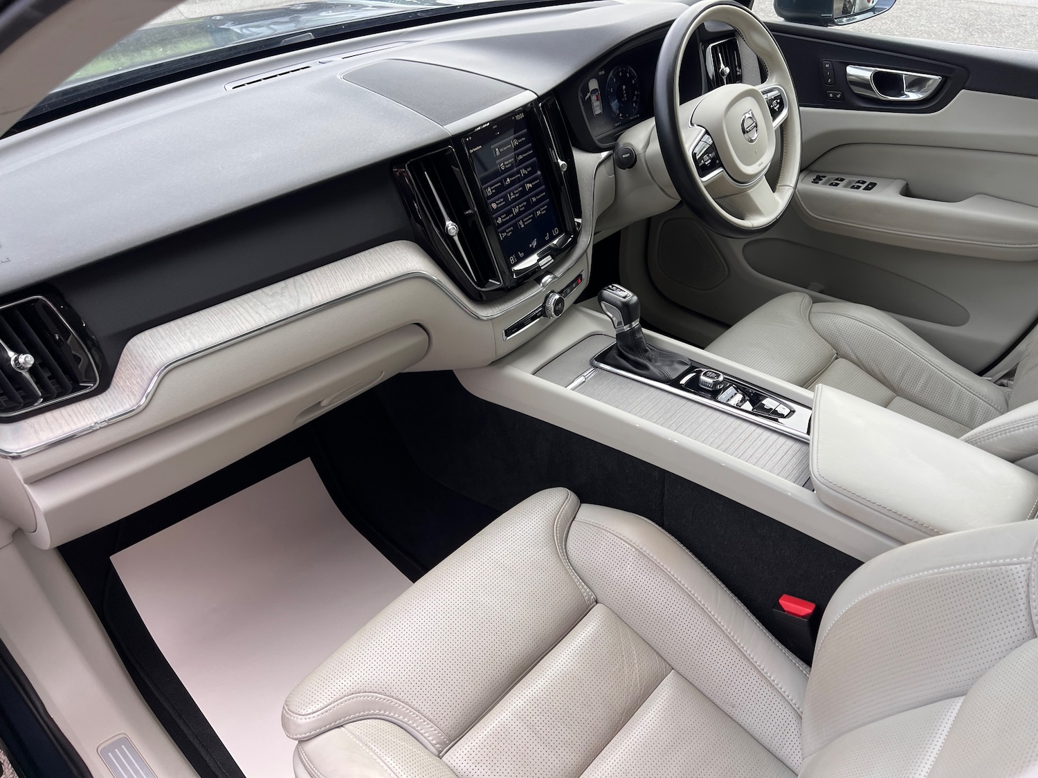 Used Volvo XC60 2017 for sale - 77094231: Photo 16