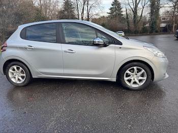 Used Peugeot 208 2015 for sale - 76849989: Photo
