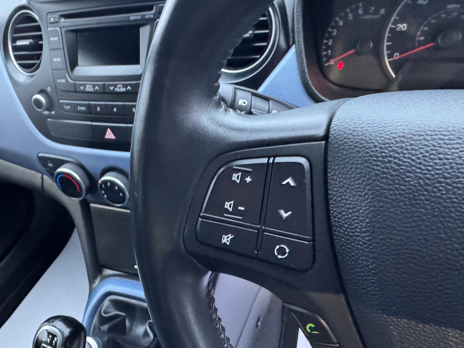 Used Hyundai i10 2014 for sale - 76832646: Photo 23