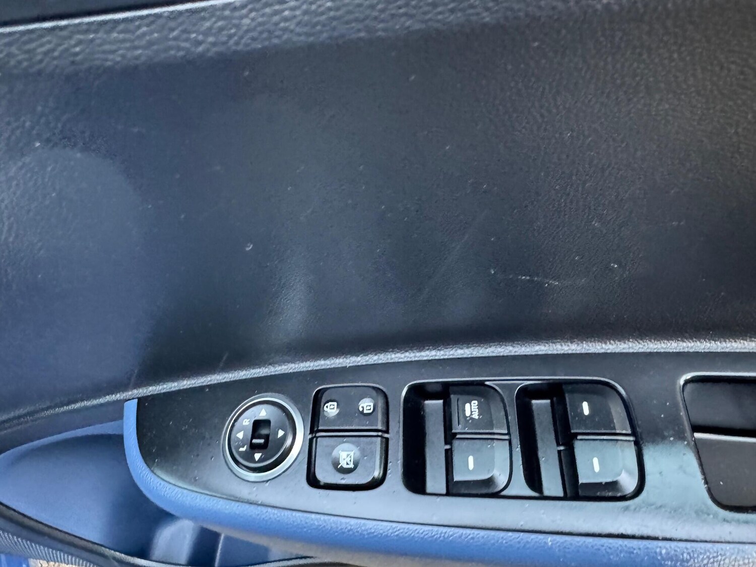 Used Hyundai i10 2014 for sale - 76832646: Photo 27