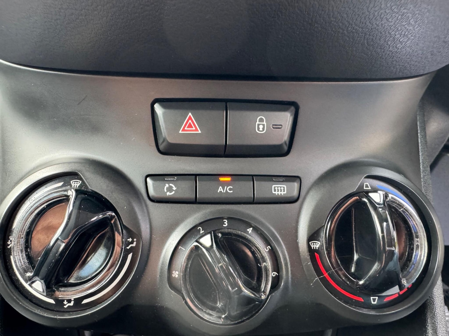 Used Peugeot 208 2015 for sale - 76175070: Photo 18