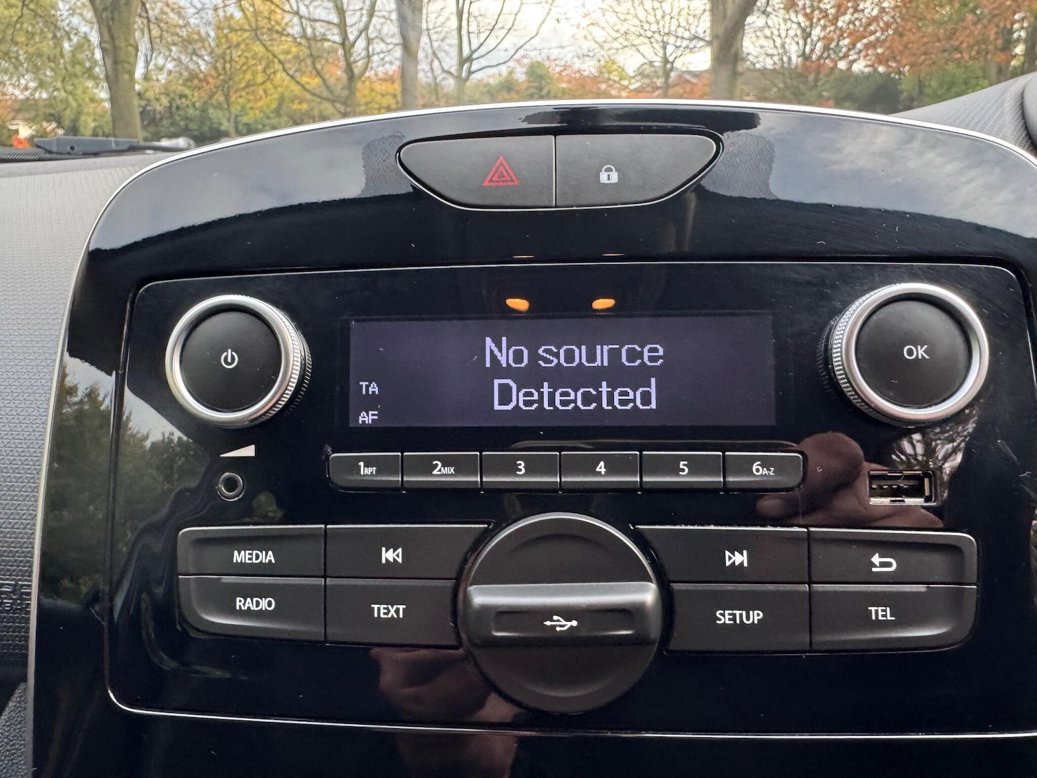 Used Renault Clio 2018 for sale - 76360129: Photo 12