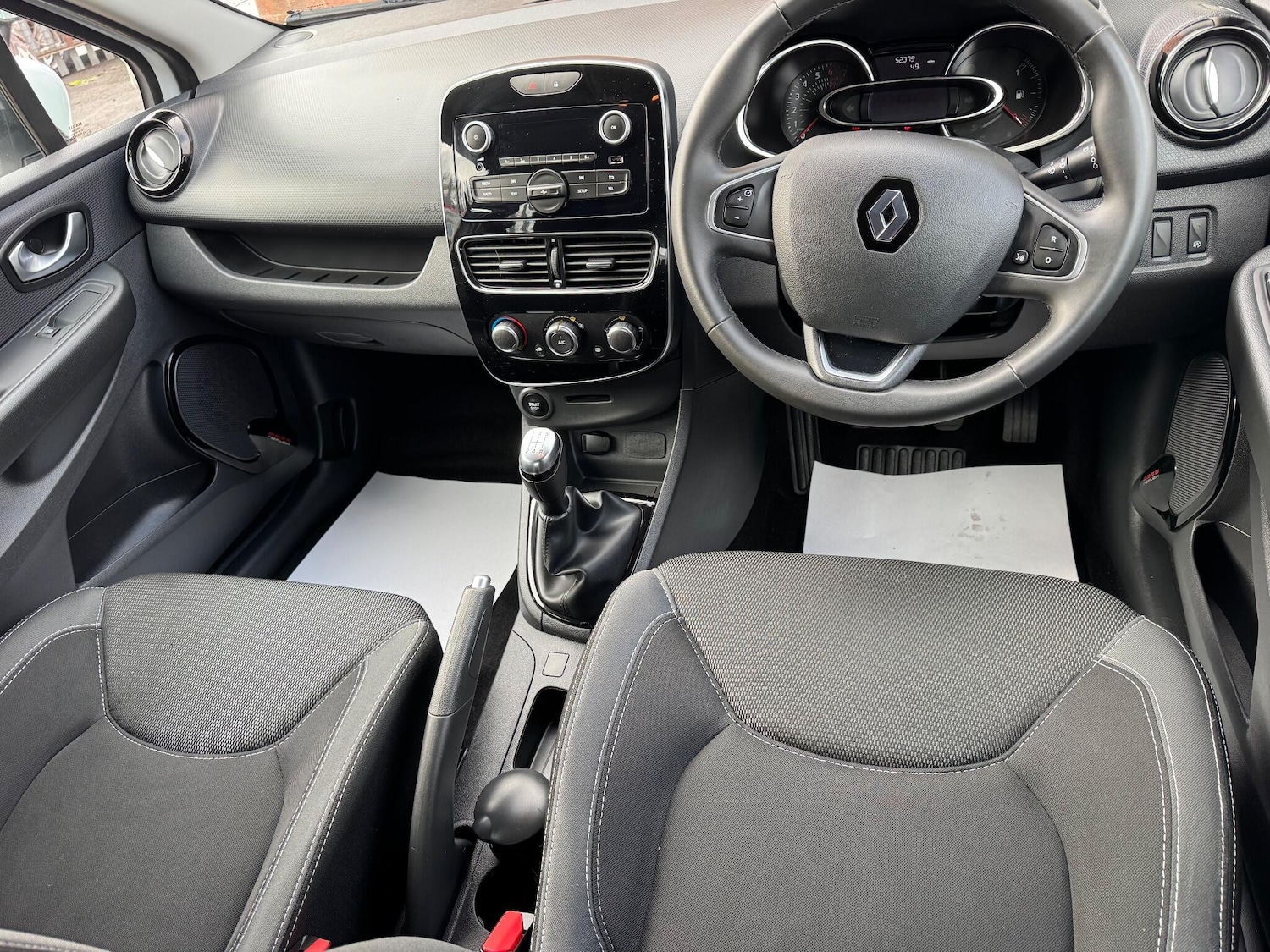 Used Renault Clio 2018 for sale - 76360129: Photo 16