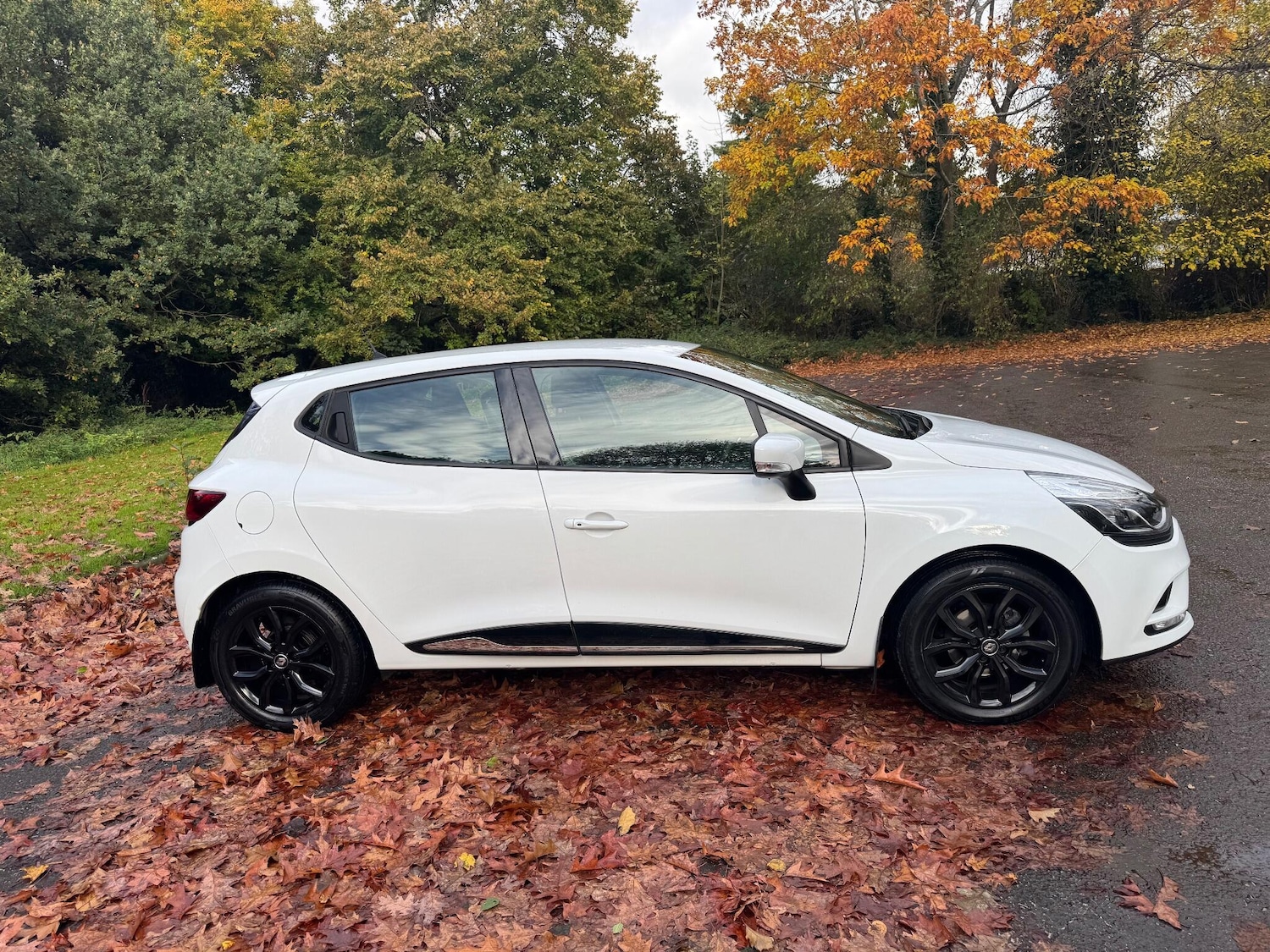 Used Renault Clio 2018 for sale - 76360129: Photo 2