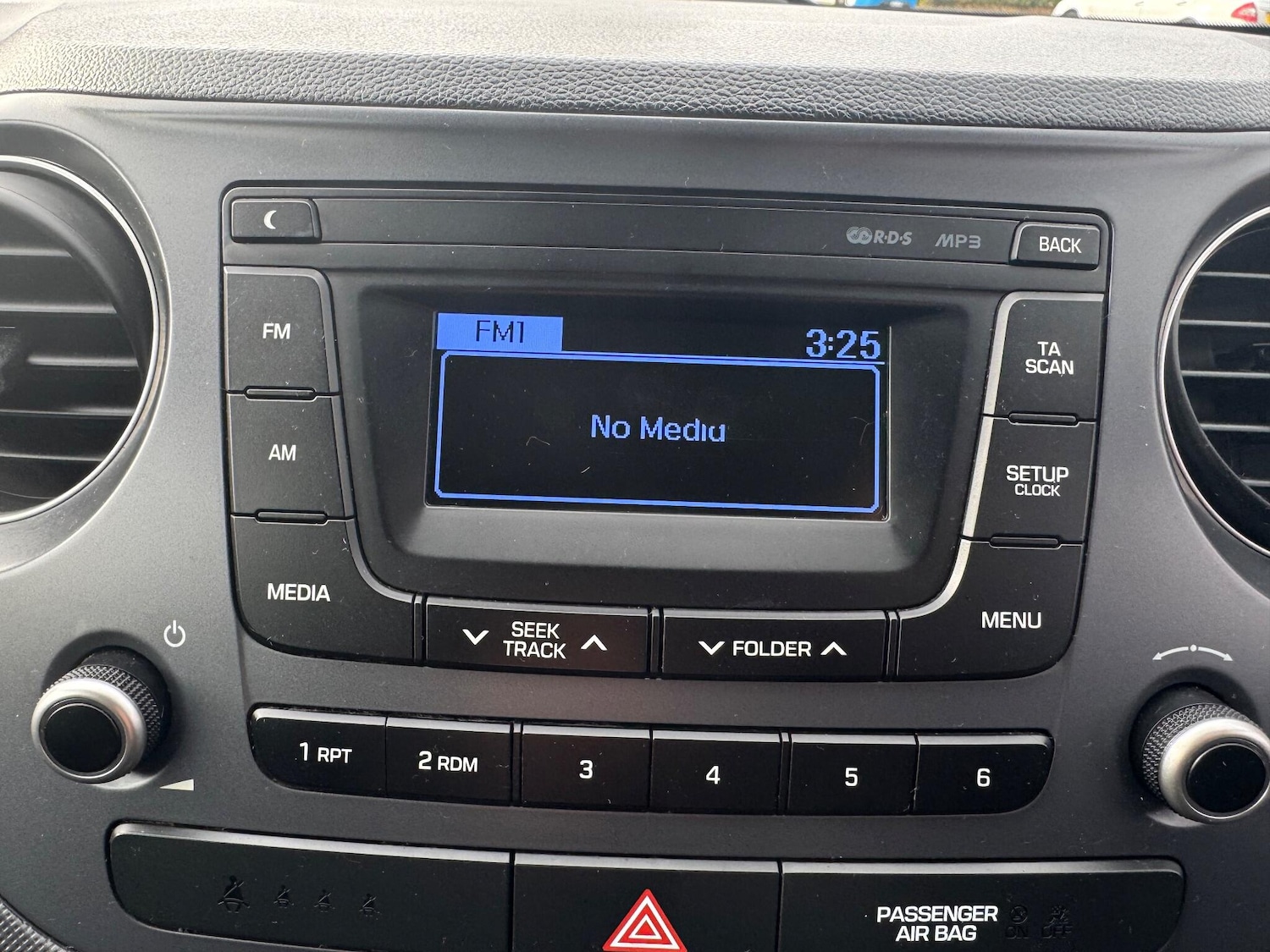 Used Hyundai i10 2017 for sale - 76432446: Photo 19