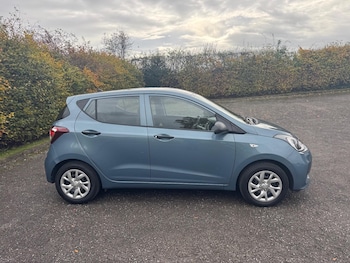 Used Hyundai i10 2017 for sale - 76432446: Photo