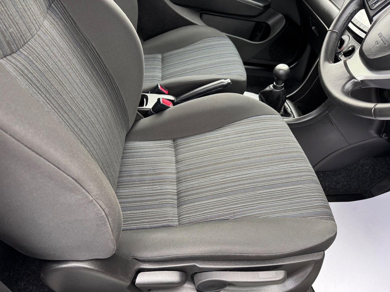 Used Suzuki Swift 2015 for sale - 76360318: Photo 14