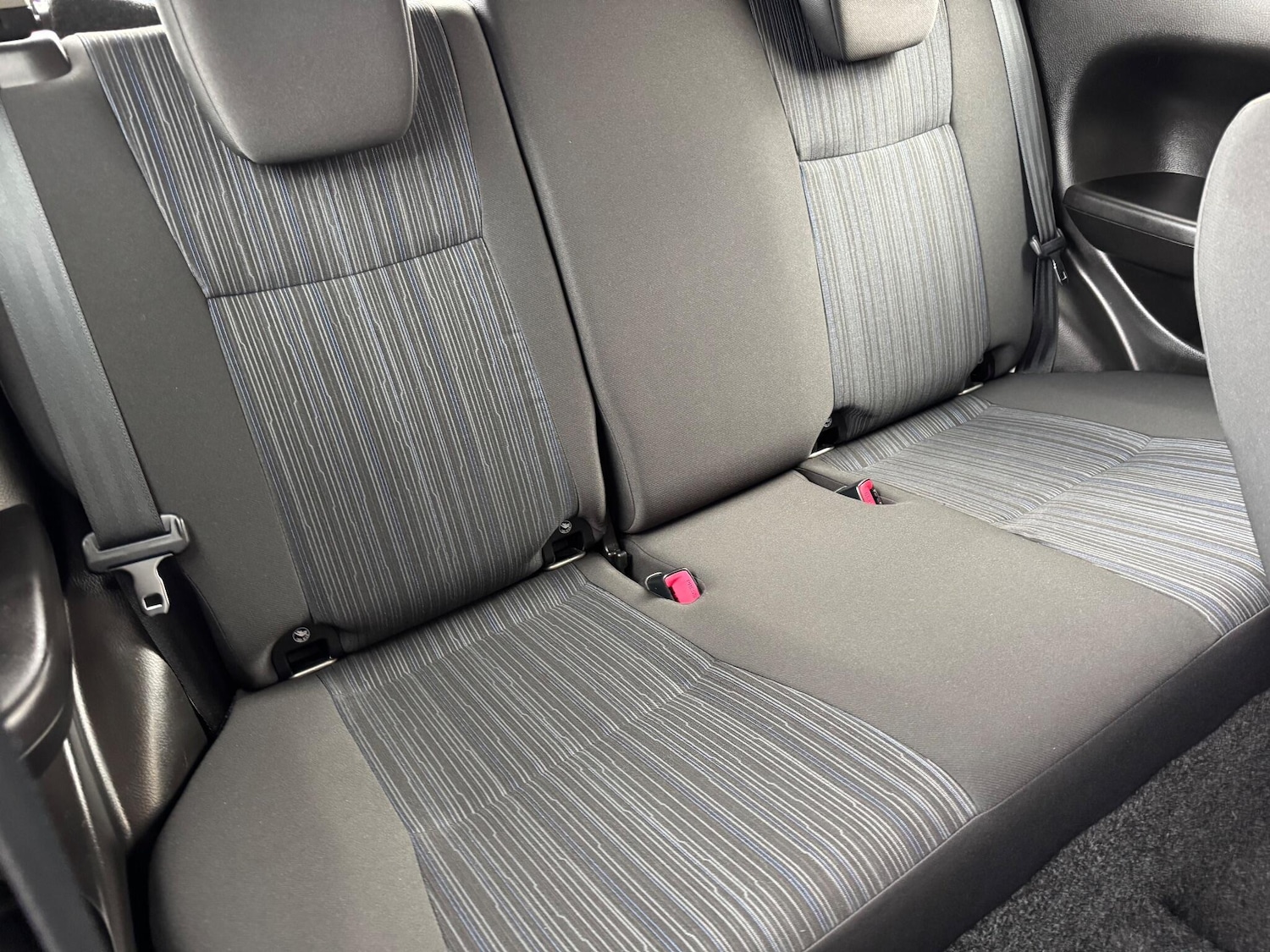 Used Suzuki Swift 2015 for sale - 76360318: Photo 16