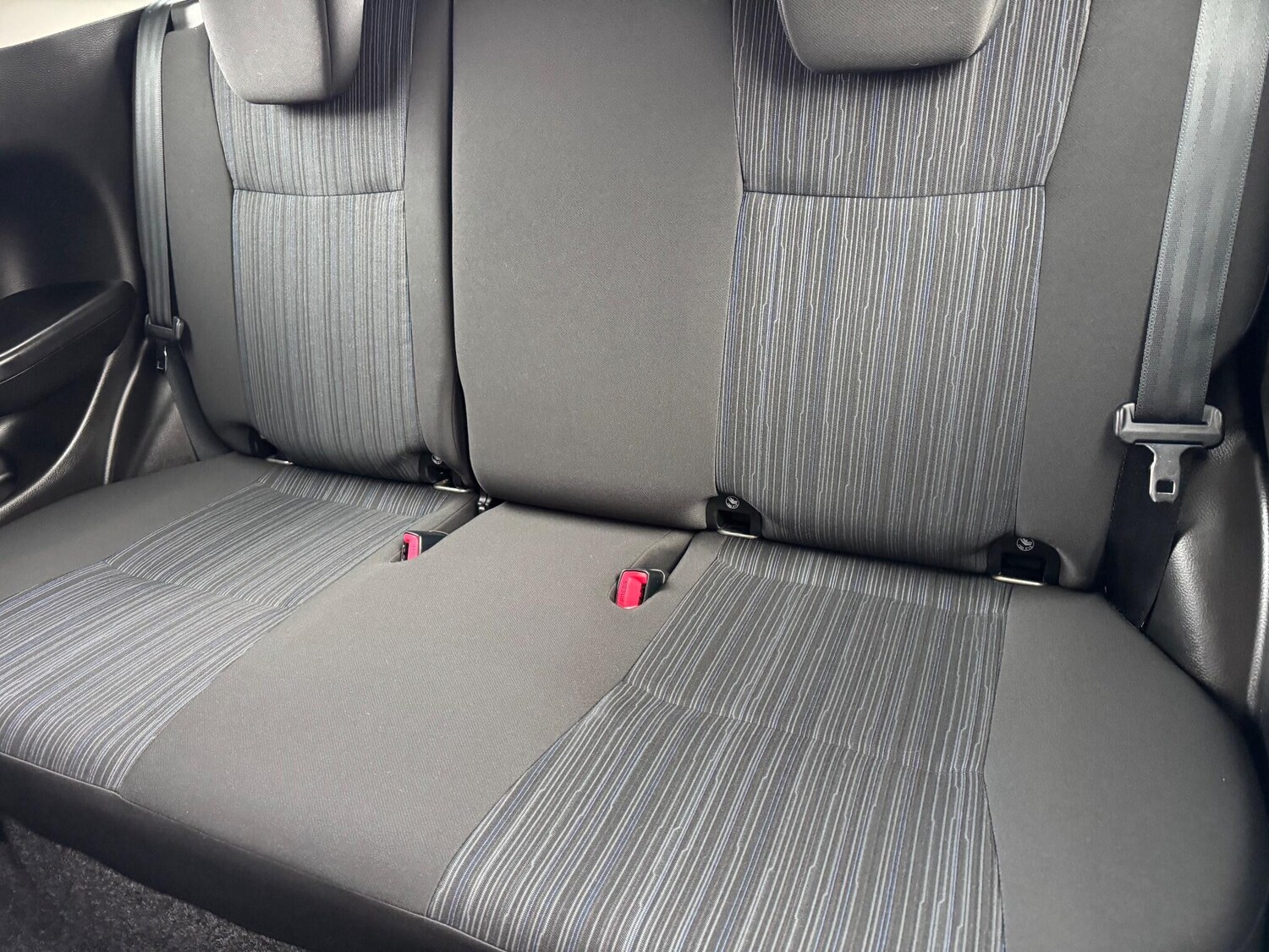 Used Suzuki Swift 2015 for sale - 76360318: Photo 17