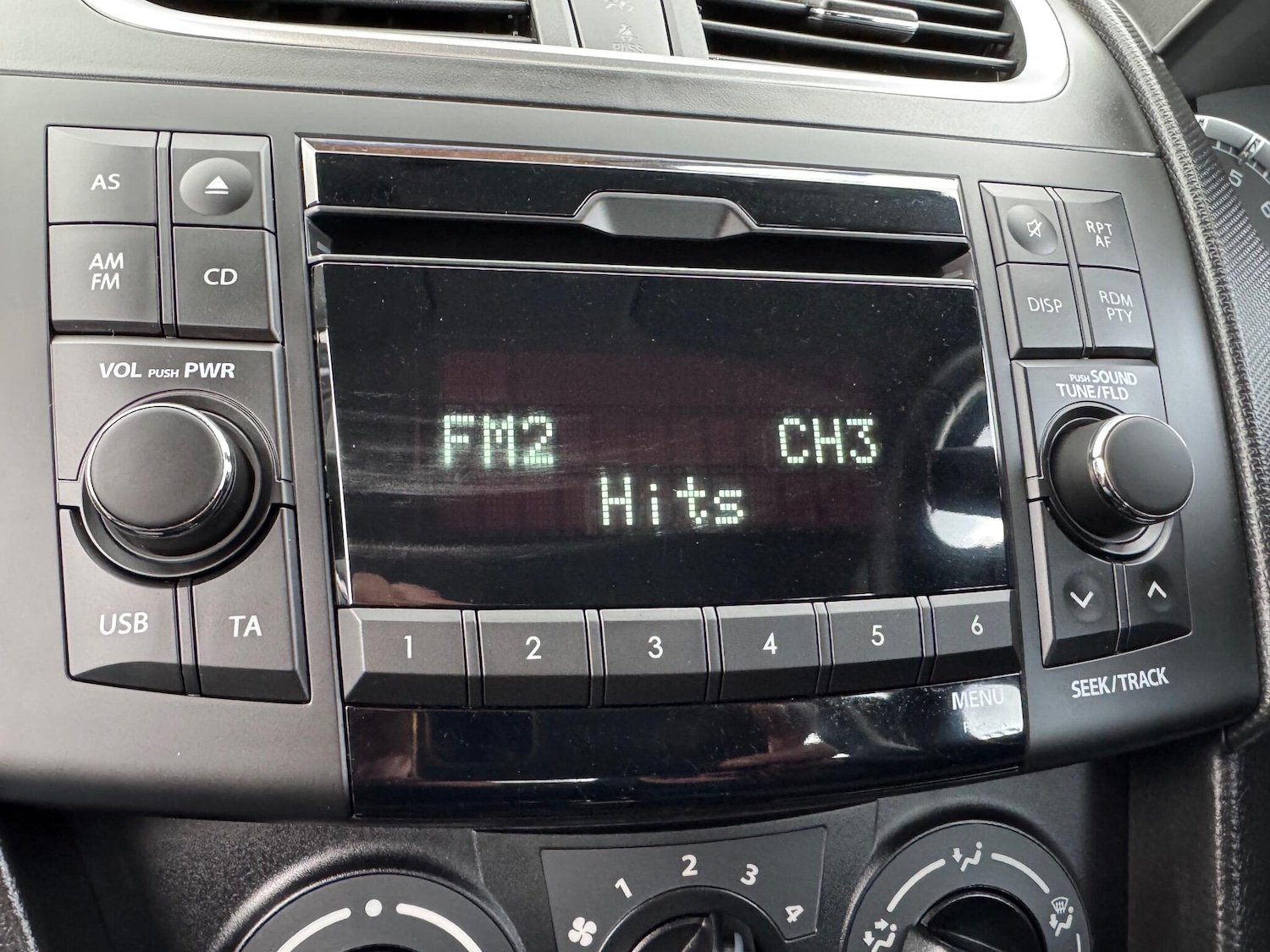 Used Suzuki Swift 2015 for sale - 76360318: Photo 18