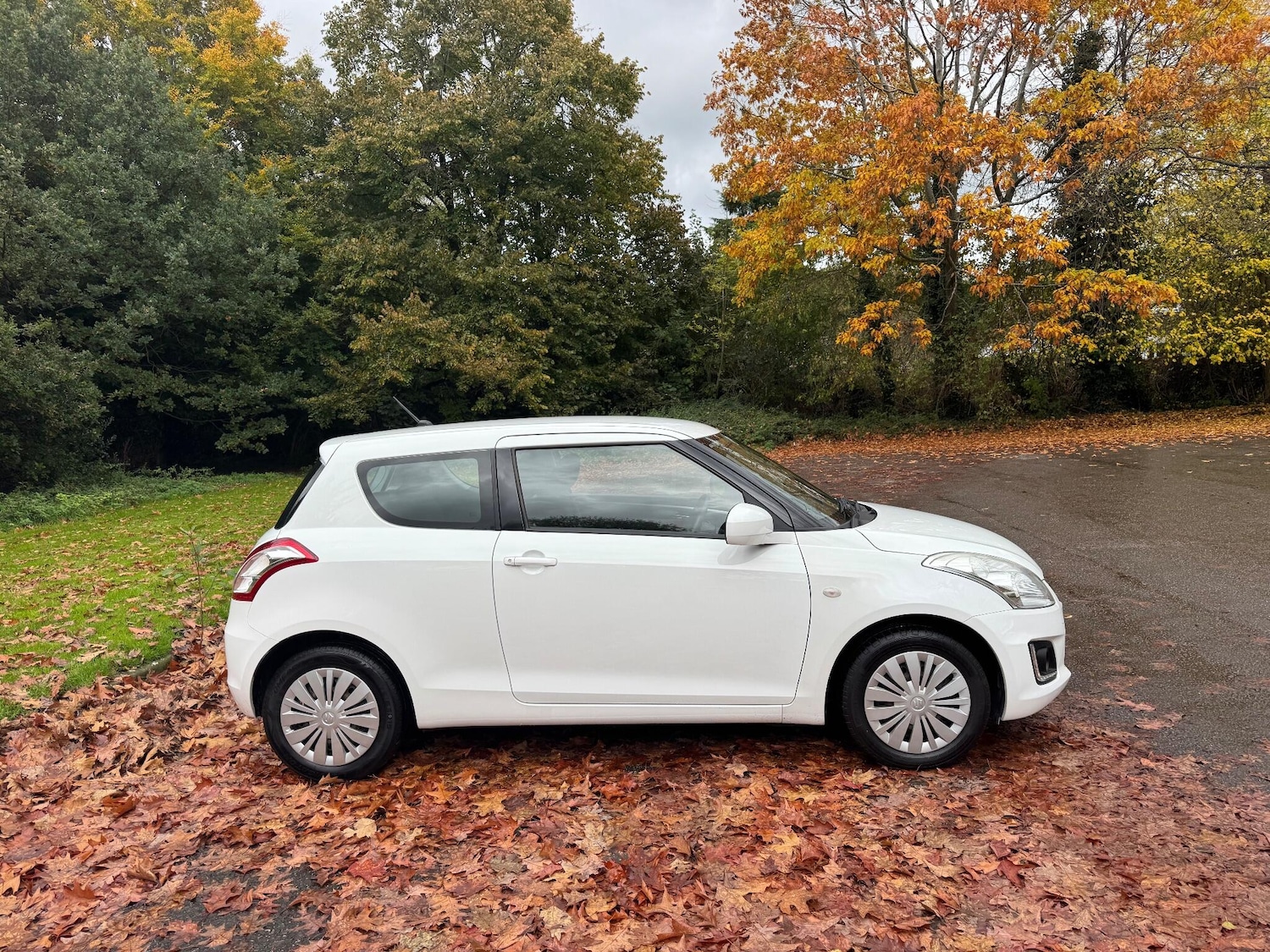 Used Suzuki Swift 2015 for sale - 76360318: Photo 2