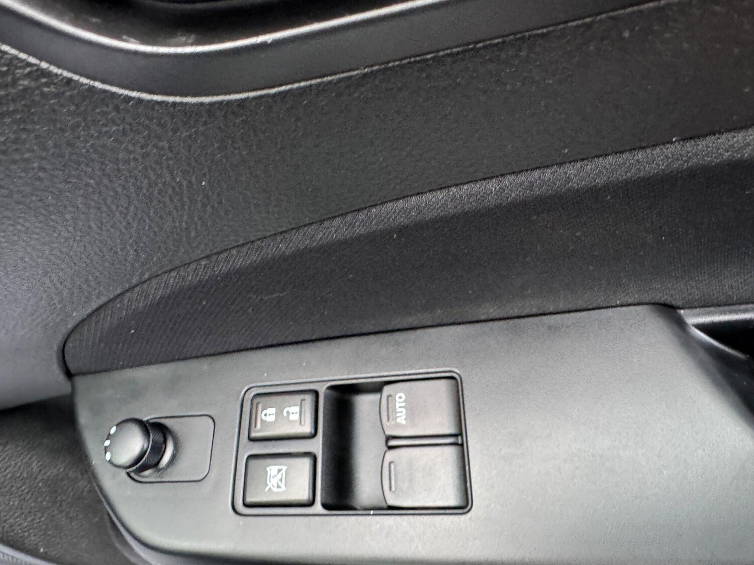 Used Suzuki Swift 2015 for sale - 76360318: Photo 26