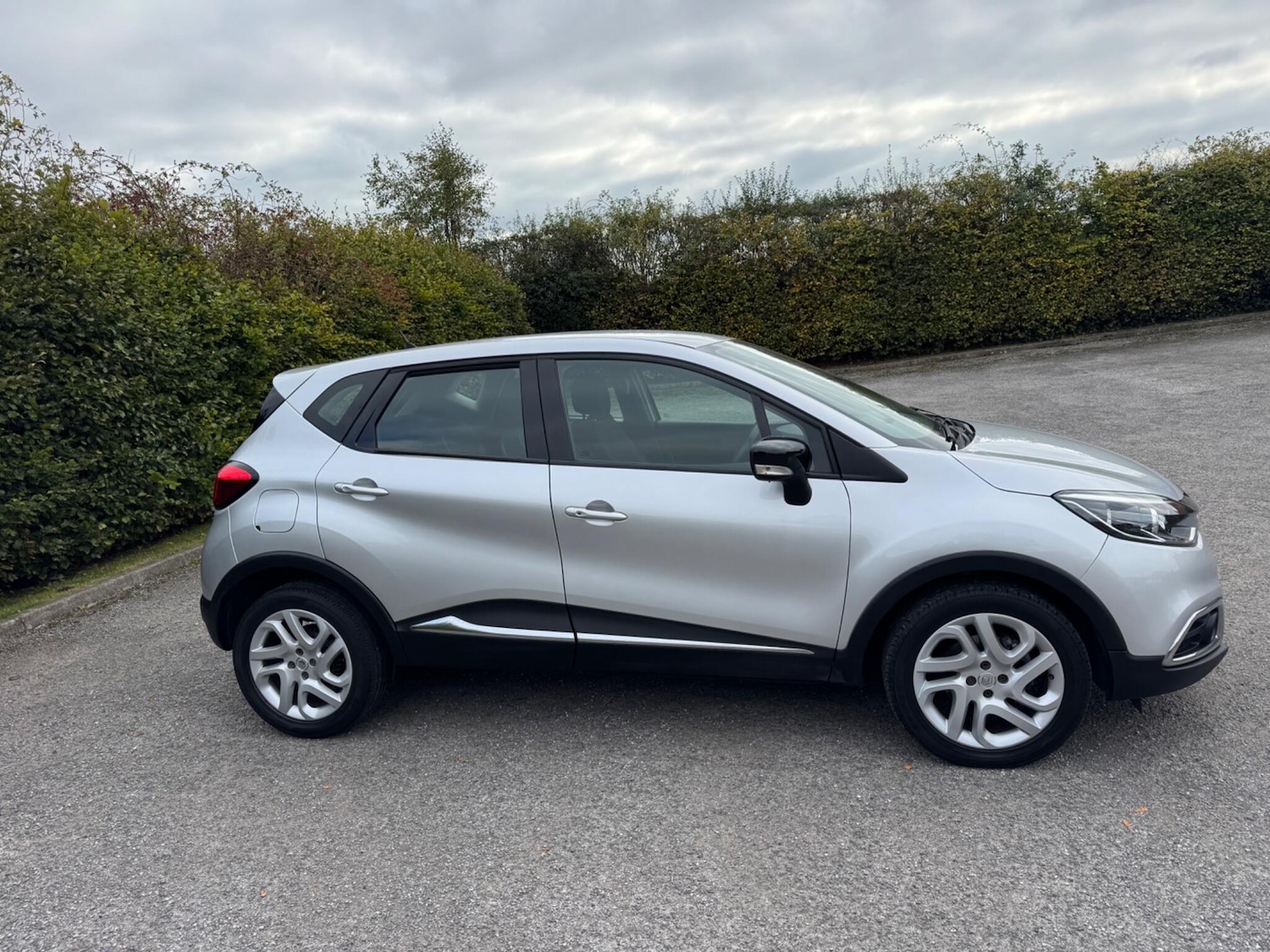 Used Renault Captur 2017 for sale - 76283669: Photo 2