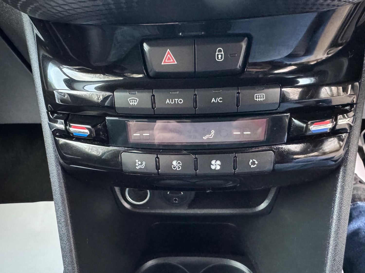 Used Peugeot 2008 2015 for sale - 76832775: Photo 23