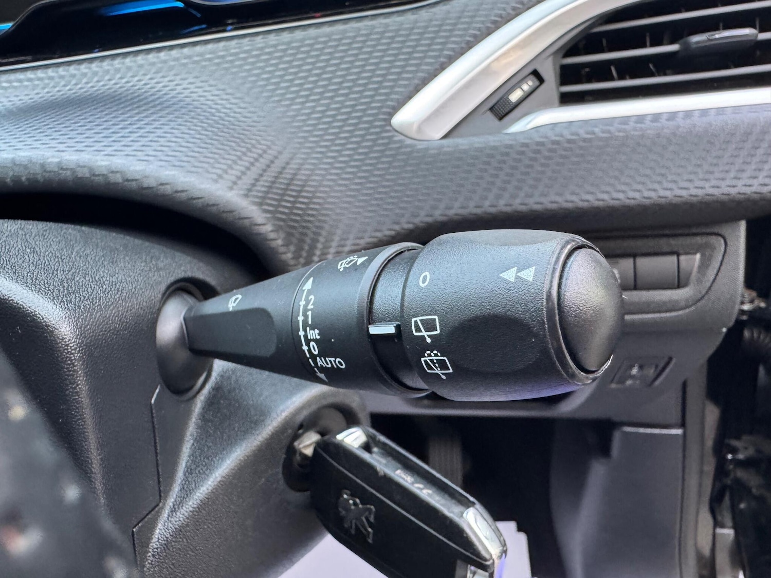 Used Peugeot 2008 2015 for sale - 76832775: Photo 26