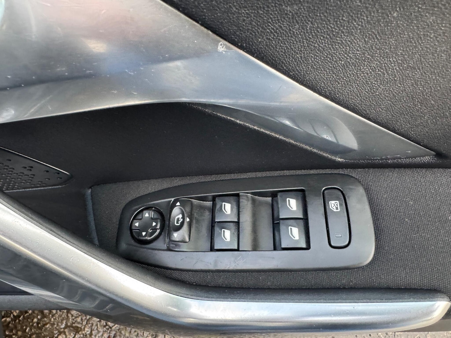 Used Peugeot 2008 2015 for sale - 76832775: Photo 31