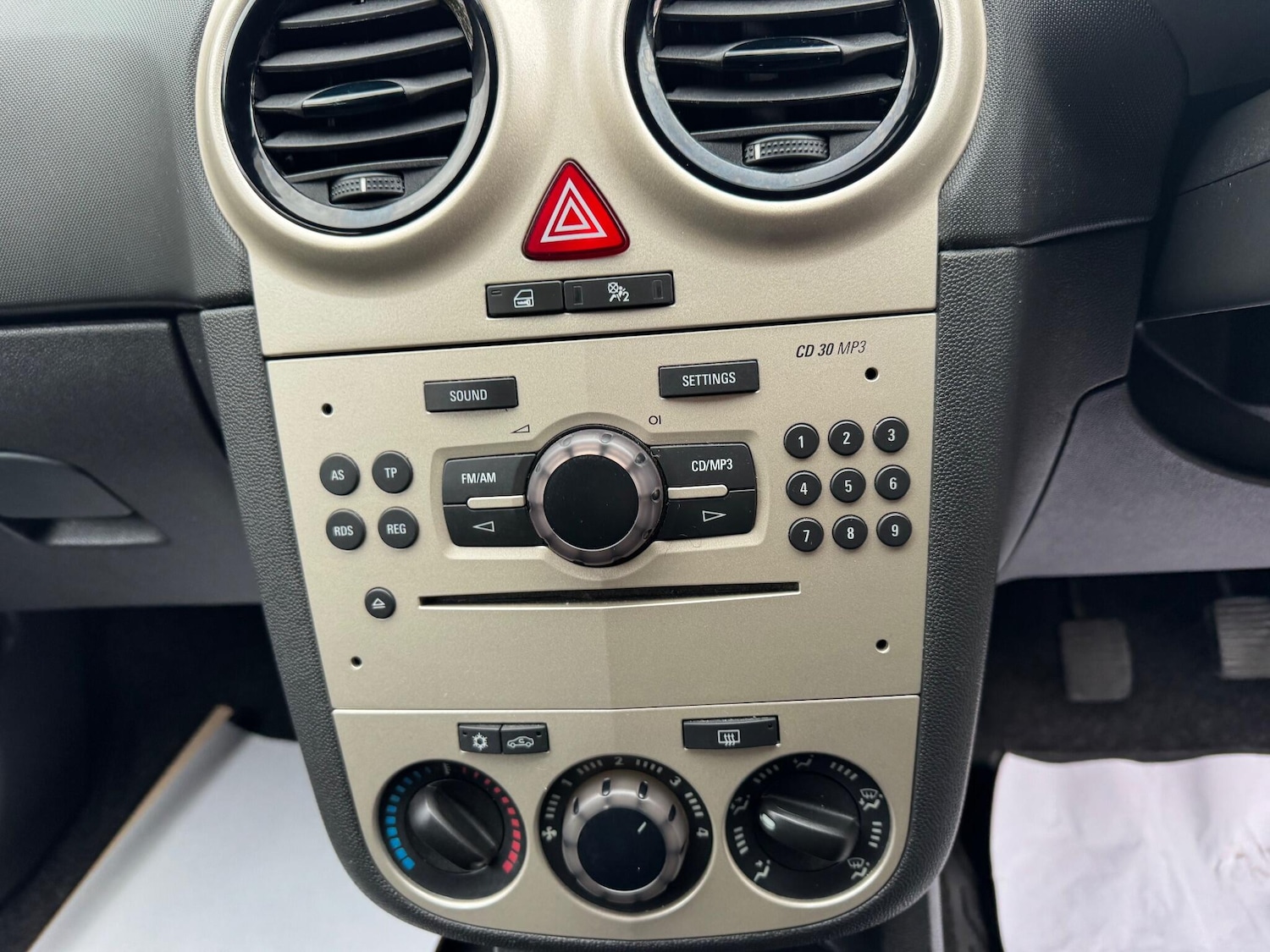 Used Vauxhall Corsa 2010 for sale - 76513386: Photo 24