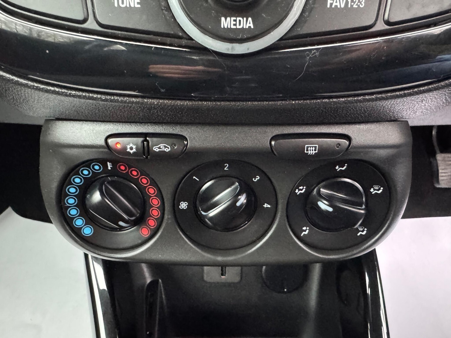 Used Vauxhall ADAM 2015 for sale - 76990774: Photo 21