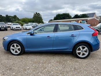 Used Volvo V40 2016 for sale - 79687384: Photo