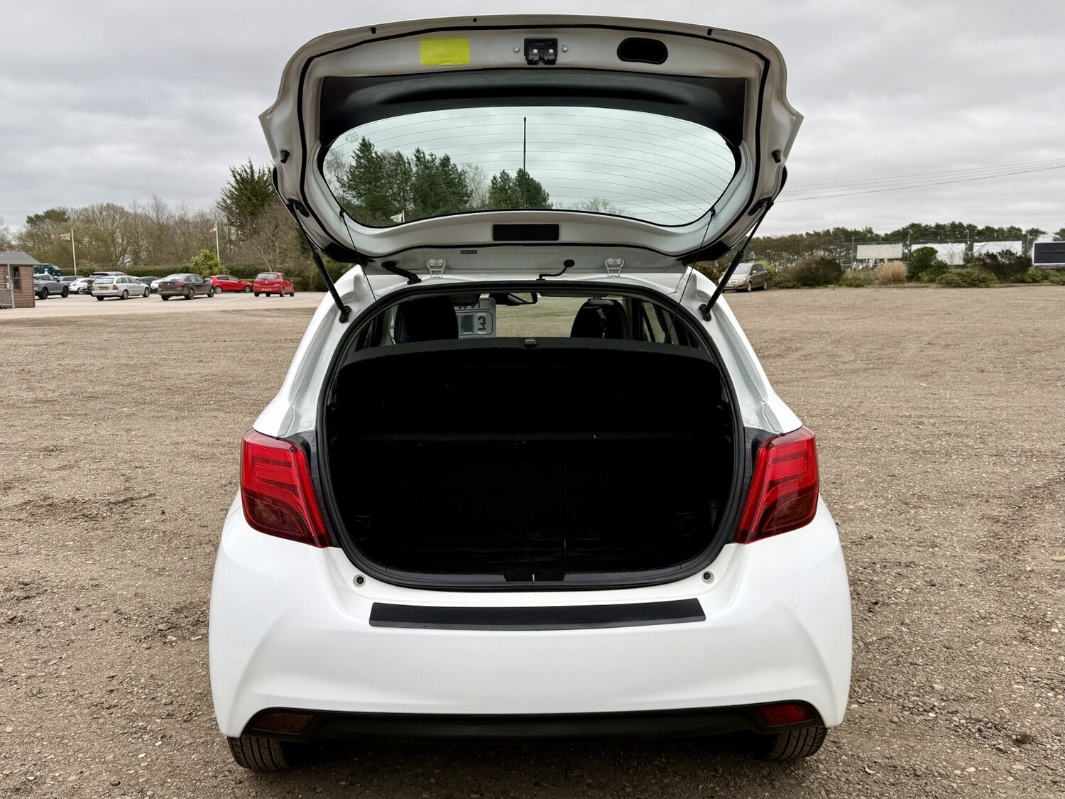 Used Toyota Yaris 2015 for sale - 77851269: Photo 12